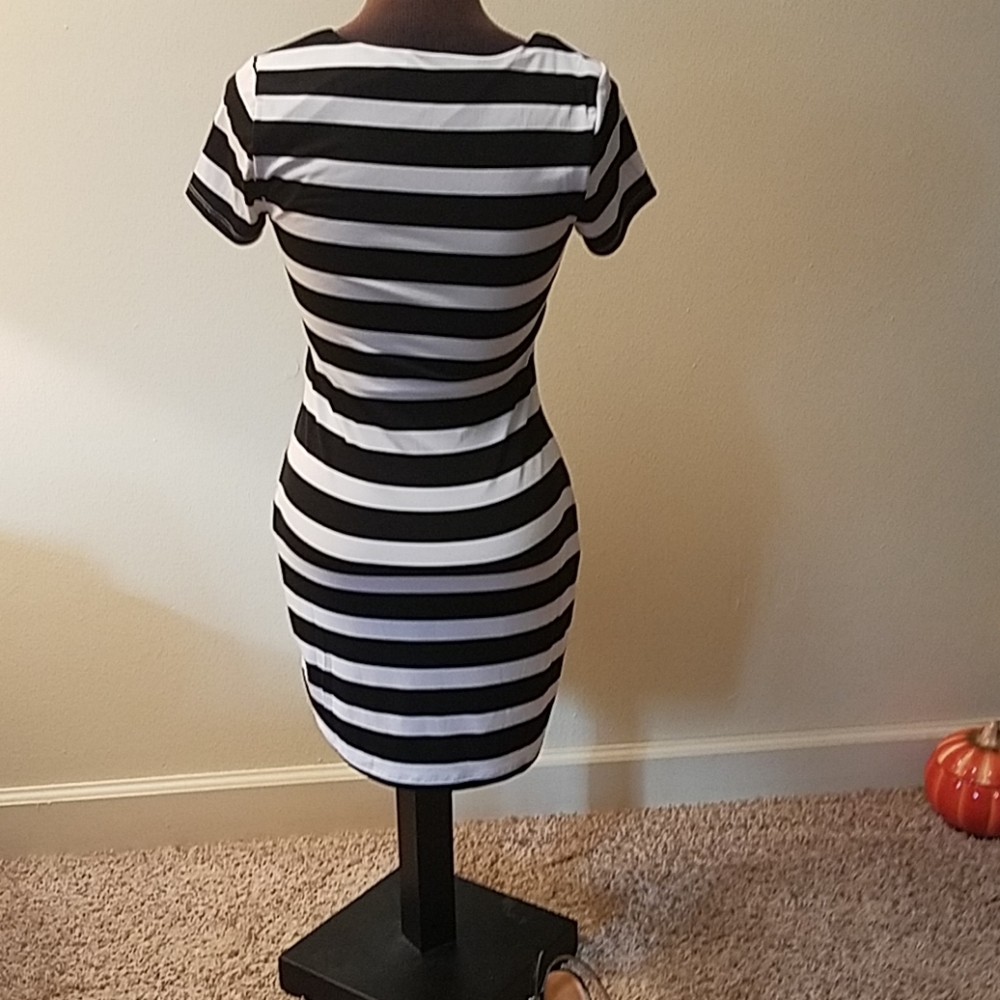 Dress - Picture 3 of 5